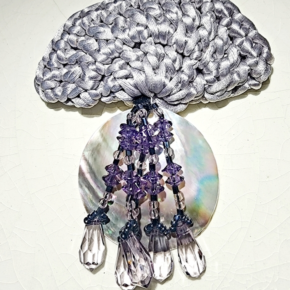 Periwinkle soft grey shell brooch  cascading faceted beads iridescent crochet - Picture 8 of 8